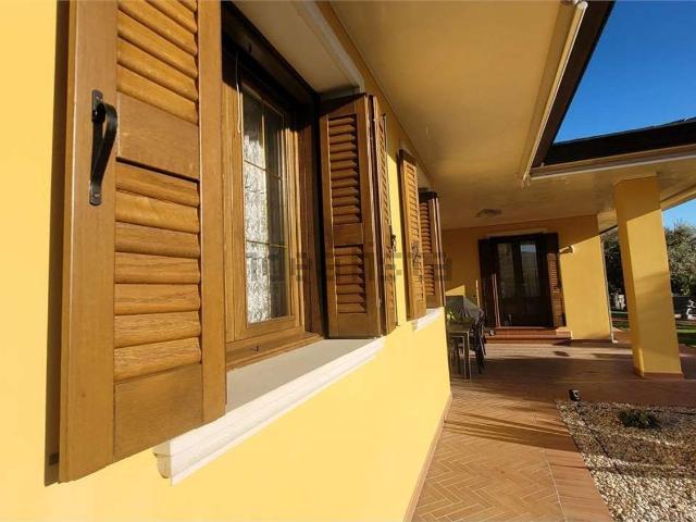 Case e ville in vendita di 320 m²