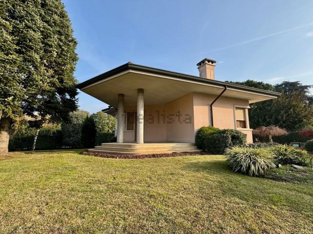 Case e ville in vendita di 320 m²