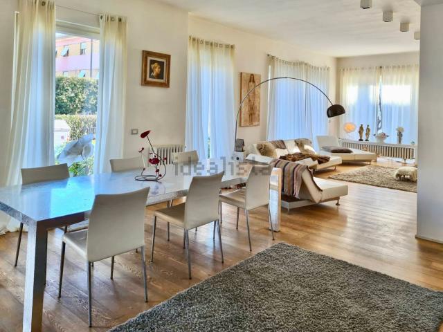 Case e ville in vendita di 320 m²