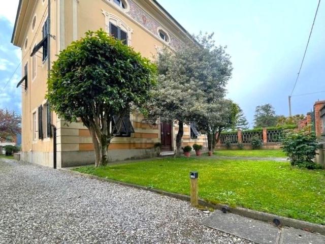 Case e ville in vendita di 320 m² in Traversa di Parezzana, 3