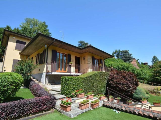 Case e ville in vendita di 320 m² in Via Collada, 2