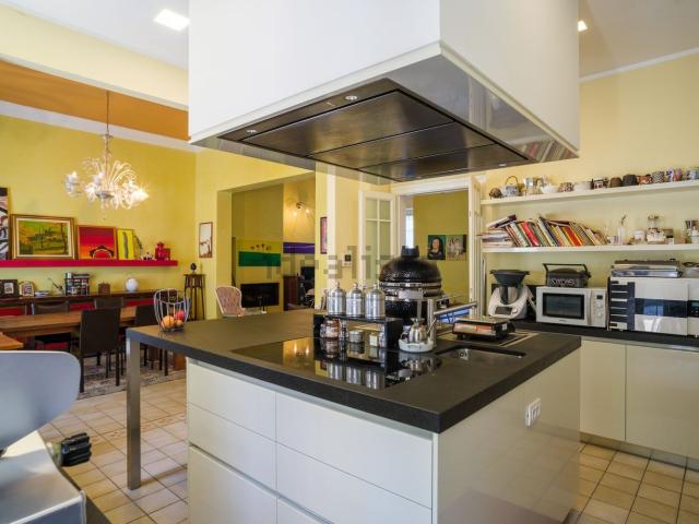 Case e ville in vendita di 320 m² in Via Angiolo de Vincenti, 14