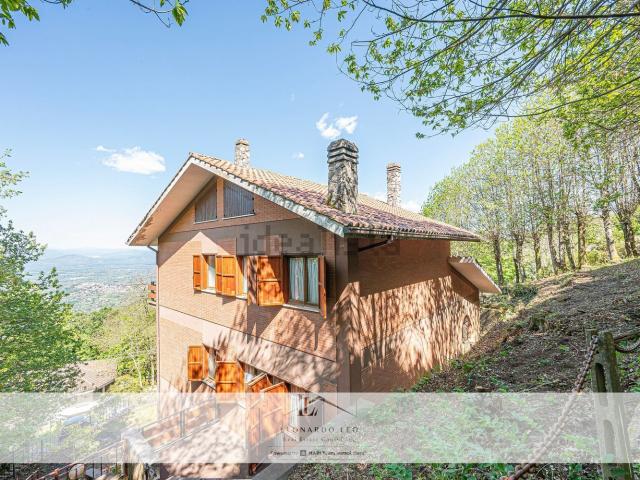 Case e ville in vendita di 320 m² in Via Aldebaran, 10