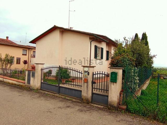 Case e ville in vendita di 320 m² in Via Arezzo