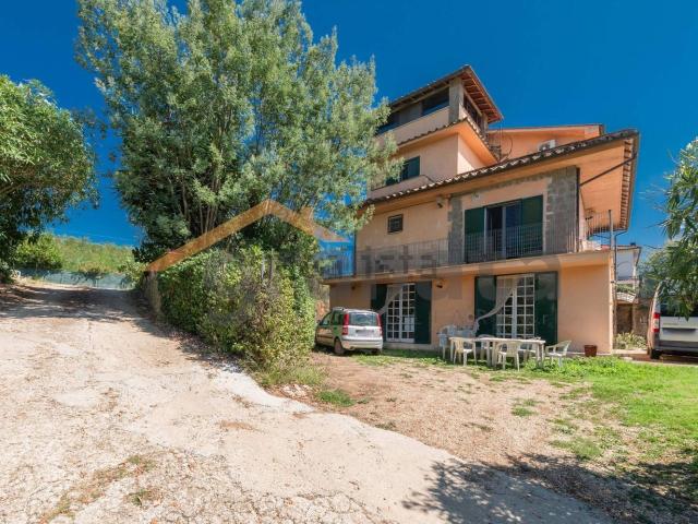 Case e ville in vendita di 320 m² in Via Braccianese Claudia