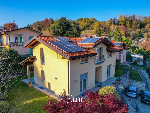 Case e ville in vendita di 320 m² in Via G. Verdi