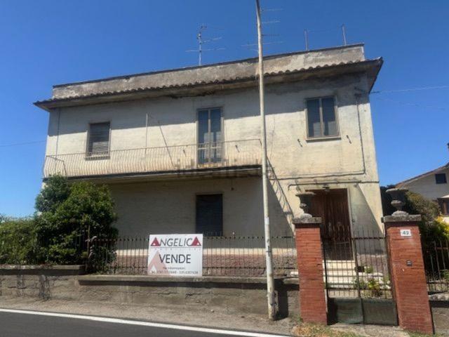 Case e ville in vendita di 320 m² in Via G. Marconi, 16