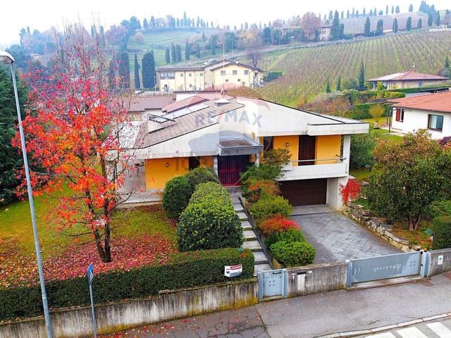 Case e ville in vendita di 320 m² in Via Gambarelli, 15