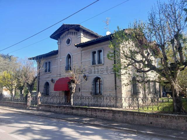 Case e ville in vendita di 320 m² in Via Giuseppe Verdi, 13