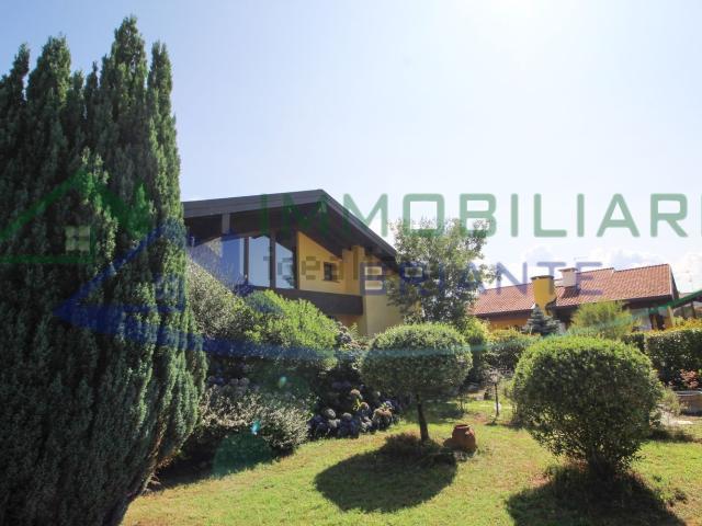 Case e ville in vendita di 320 m² in Via Dante
