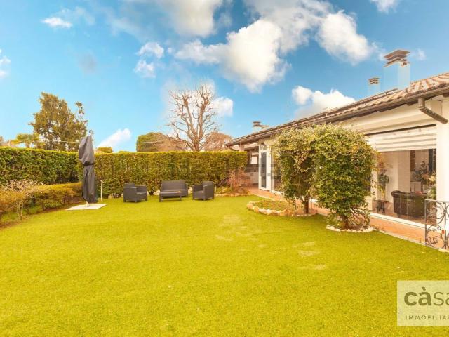 Case e ville in vendita di 320 m² in Via del Bacino, 47