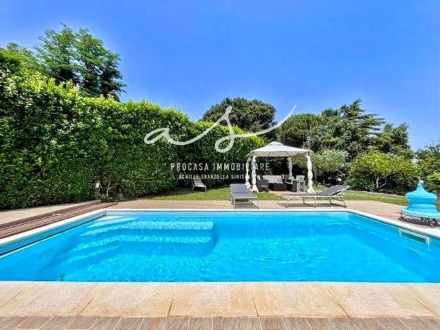 Case e ville in vendita di 320 m² in Via del Parodi
