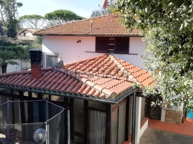 Case e ville in vendita di 320 m² in Via della Principessa