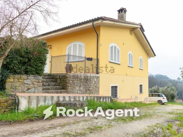 Case e ville in vendita di 320 m² in Via della Tinaia, 12