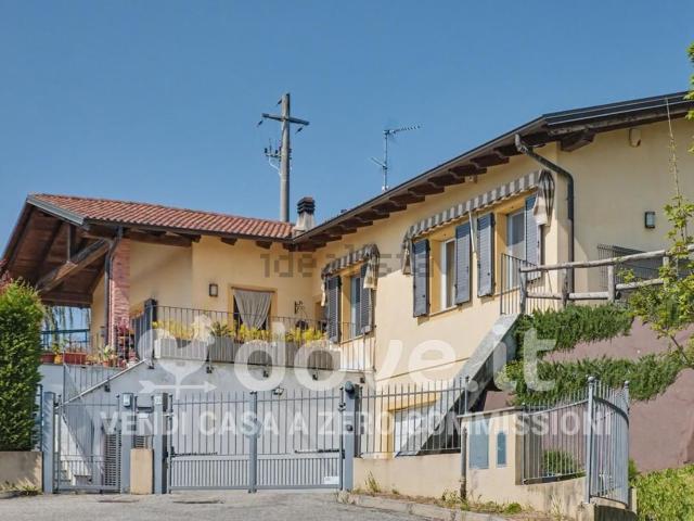Case e ville in vendita di 320 m² in Via delle Magnolie, 24