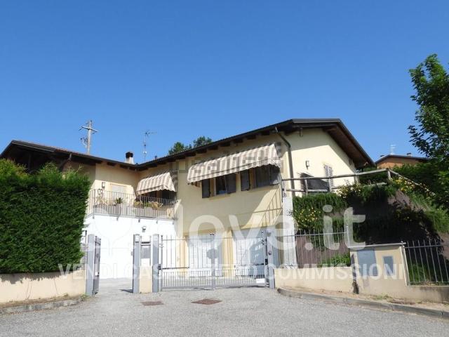 Case e ville in vendita di 320 m² in Via delle Magnolie, 24