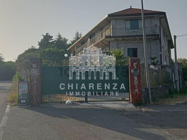 Case e ville in vendita di 320 m² in Via Etnea, 186