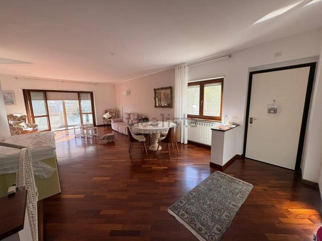 Case e ville in vendita di 320 m² in Via Filippo Brunelleschi