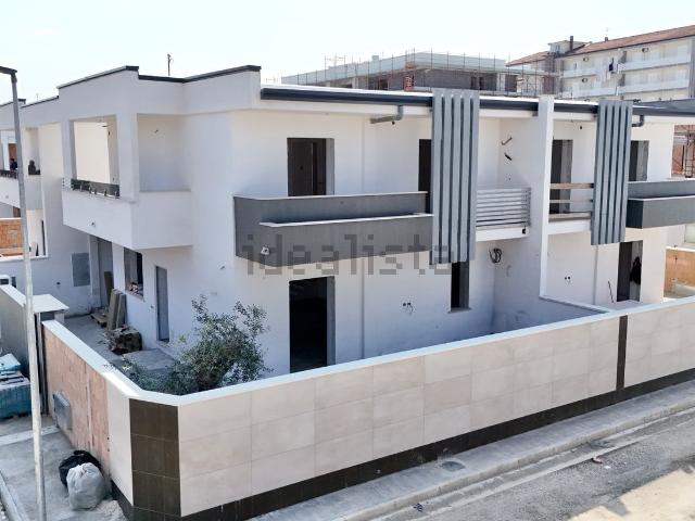 Case e ville in vendita di 320 m² in Via Francesco Saverio Nitti, 6