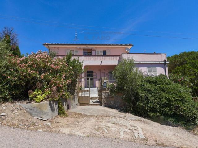Case e ville in vendita di 320 m² in Via Indipendenza