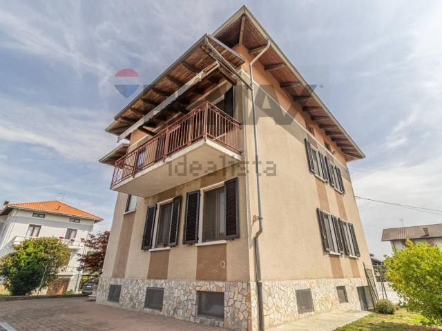 Case e ville in vendita di 320 m² in Via IV Novembre, 53