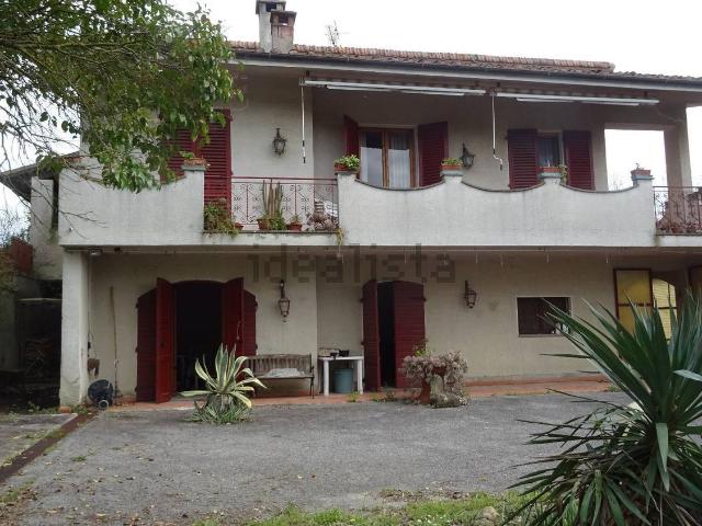 Case e ville in vendita di 320 m² in Via Lungagnana, 146