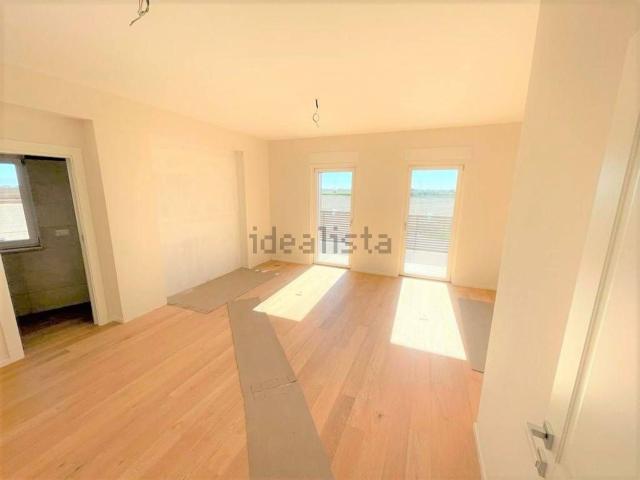 Case e ville in vendita di 320 m² in Via Manfredonia