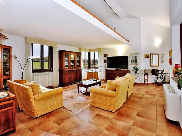 Case e ville in vendita di 320 m² in Via S&apos Ena