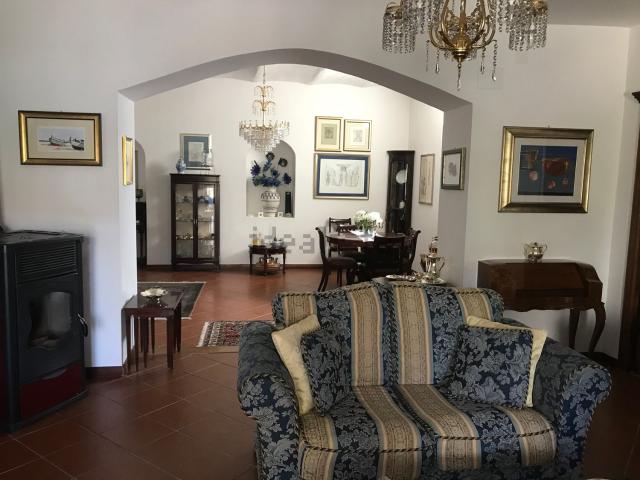Case e ville in vendita di 320 m² in Via San Francesco, 14
