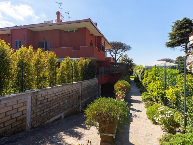 Case e ville in vendita di 320 m² in Via Stesicoro