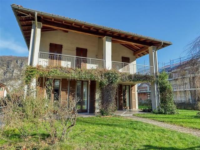 Case e ville in vendita di 320 m² in Via Pianazzo