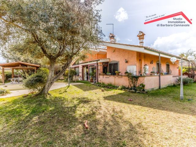 Case e ville in vendita di 320 m² in Via Rifiano