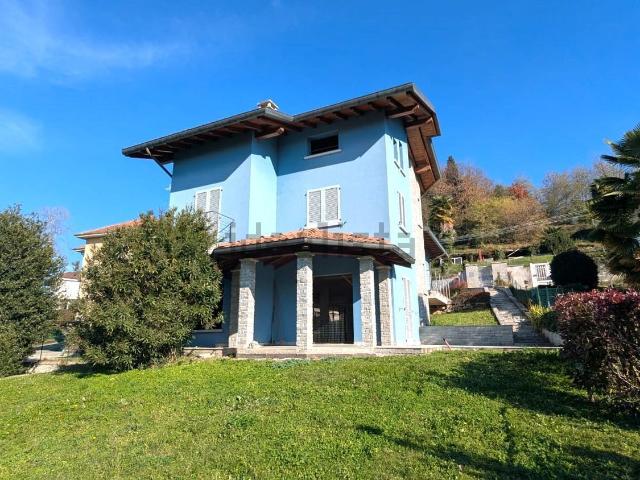 Case e ville in vendita di 320 m² in Via Rimembranze