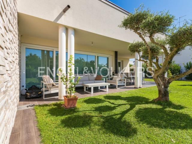 Case e ville in vendita di 320 m² in Viale Arno, 29