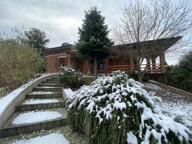 Case e ville in vendita di 320 m² in Viale G.Graziosi
