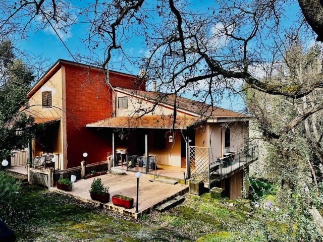 Case e ville in vendita di 320 m² in Contrada Kalura