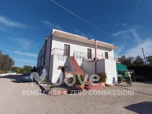 Case e ville in vendita di 320 m² in Contrada Spilonci