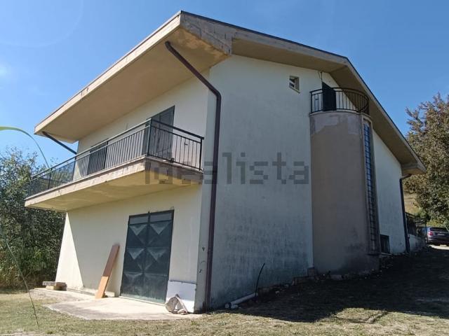 Case e ville in vendita di 320 m² in Frazione la Roma, 40