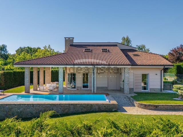 Case e ville in vendita di 320 m² in Località Viatosto, 53