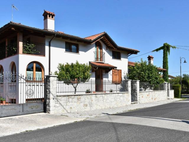 Case e ville in vendita di 320 m² in Piazza Indipendenza, 3