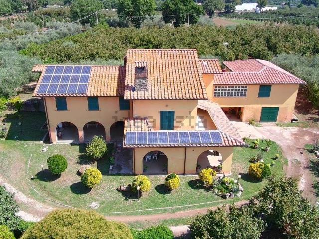 Case e ville in vendita di 320 m² in Strada Provinciale 61