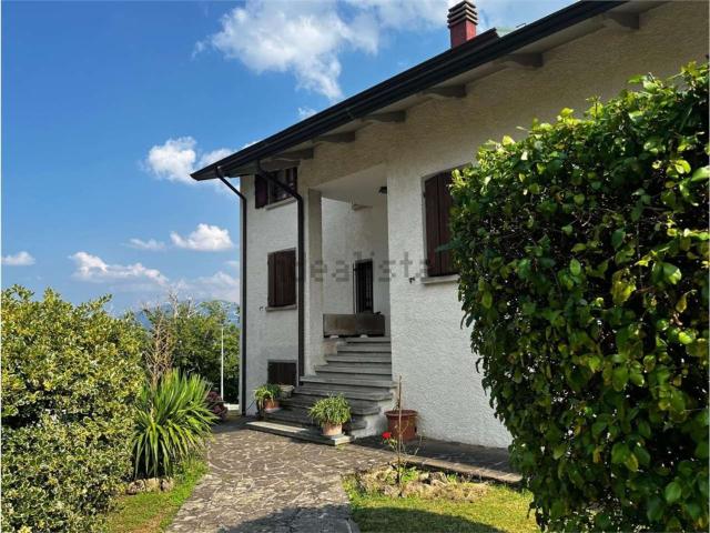 Case e ville in vendita di 321 m²