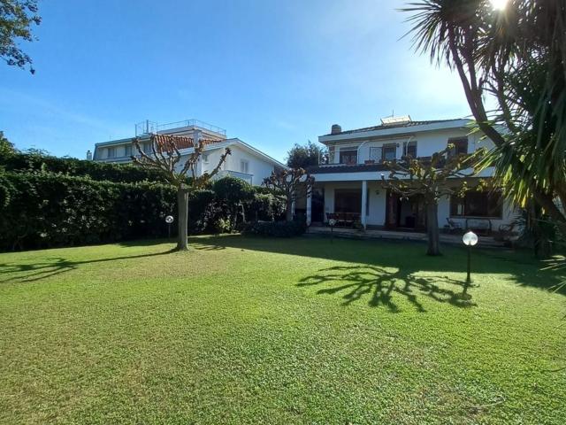 Case e ville in vendita di 321 m² in Via Cattolica, 83