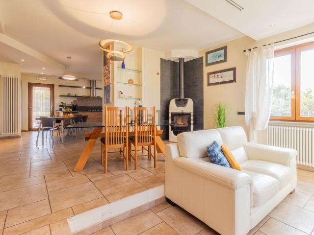 Case e ville in vendita di 321 m² in Via delle grotte