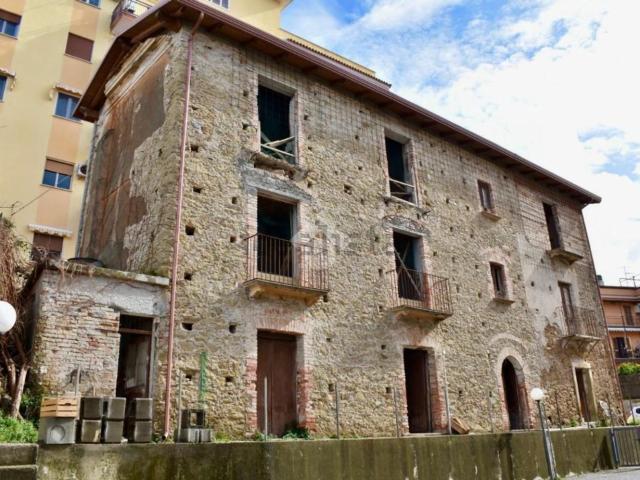 Case e ville in vendita di 321 m² in Via Nazionale, 147