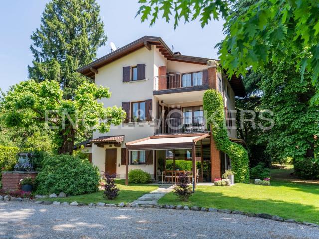 Case e ville in vendita di 321 m² in Via Pasubio, 8