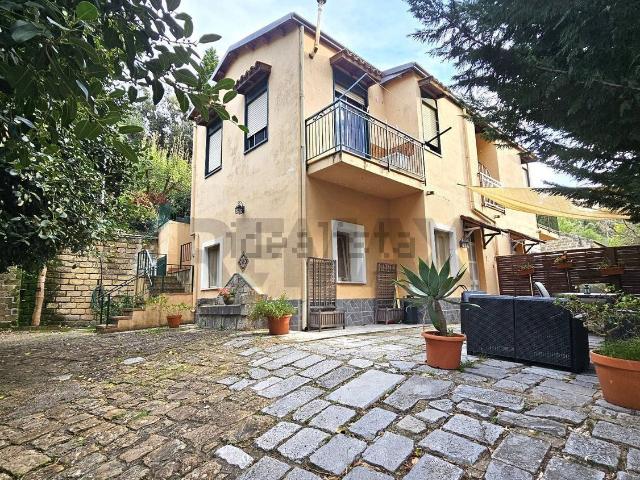 Case e ville in vendita di 321 m² in Contrada Malpertugio