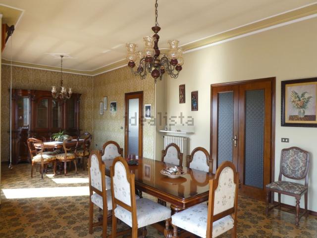 Case e ville in vendita di 321 m² in Strada Gazzuolo