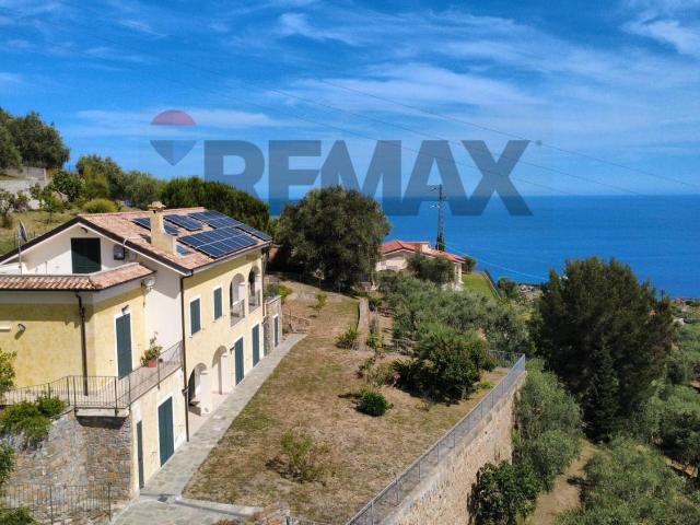 Case e ville in vendita di 321 m² in Strada Magnan Collabella, 49