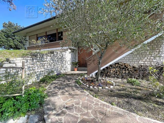 Case e ville in vendita di 322 m²